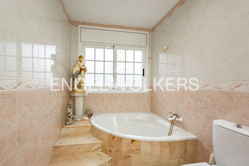 Foto f0bd5f90-02ec-4a04-9762-4b4096a4c3a7. Casa amb calefacció a Vallirana