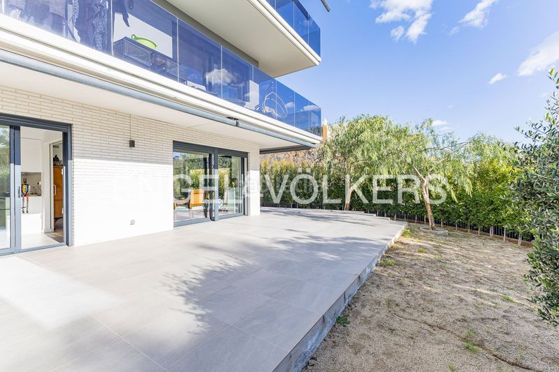 Foto 150303bb-4b18-4b75-bd68-342016c8ae67. Pis amb calefacció aparcament piscina a La Plana Sitges