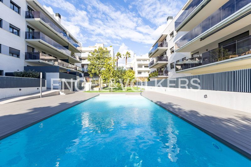 Foto 17532821-50ba-47bc-b32d-1df6092b05a1. Pis amb calefacció aparcament piscina a La Plana Sitges