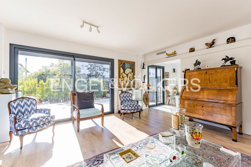 Foto b30e3651-81aa-40d5-b876-714f3f52693d. Pis amb calefacció aparcament piscina a La Plana Sitges