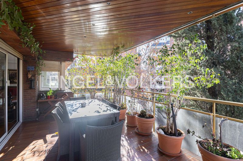 Foto fb54796b-546d-403d-8889-5e626c122bbe. Pis amb calefacció aparcament piscina a Tres Torres Barcelona