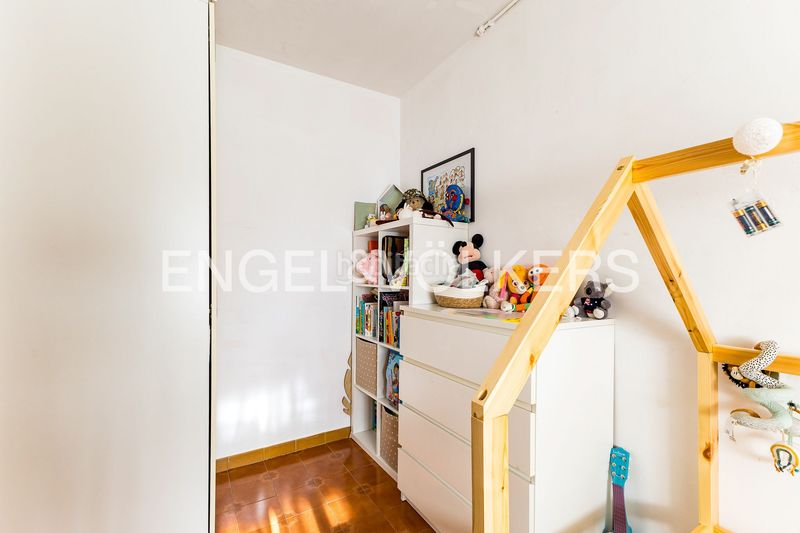 Foto 052dd9a1-f38a-4ef9-a643-2848bb081e6e. Piso amplio piso de 4 dormitorios con gran potencial y opción de parking cerca del centro en Sitges