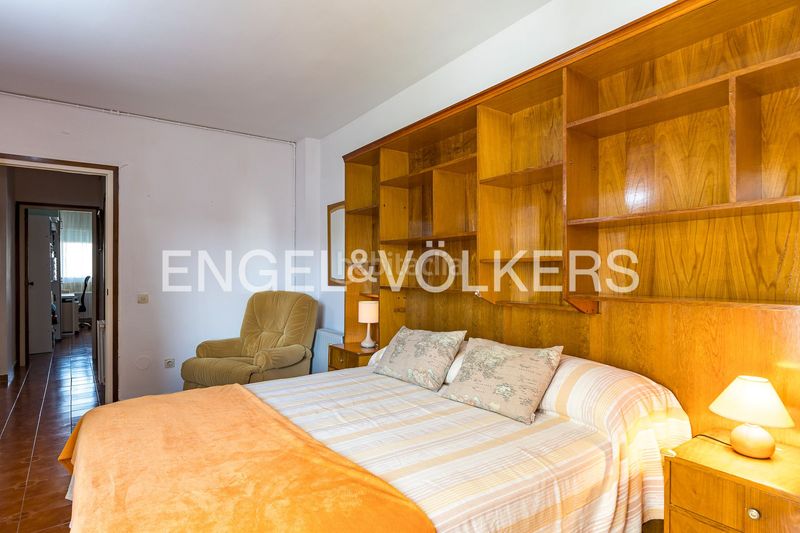 Foto 4083f46d-d0af-41f7-9497-3b7398b0b69b. Piso amplio piso de 4 dormitorios con gran potencial y opción de parking cerca del centro en Sitges