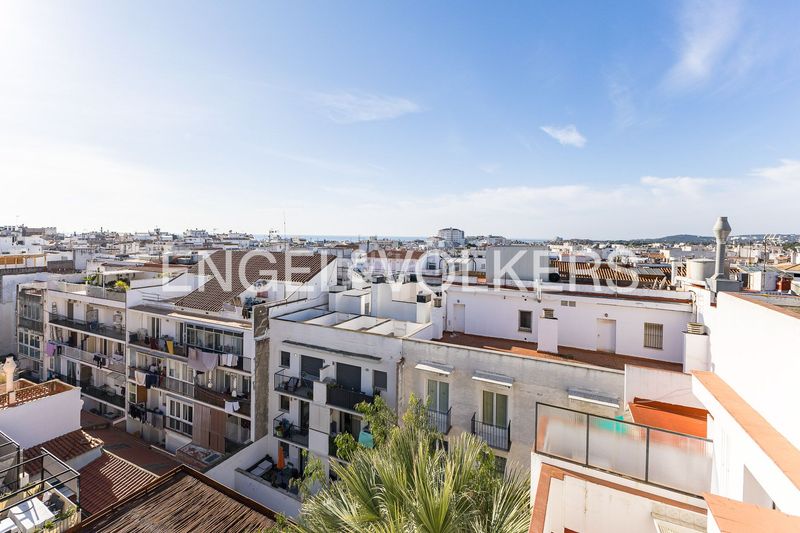 Foto 43e24869-7f15-4d71-a5fe-1b0d35f08528. Piso amplio piso de 4 dormitorios con gran potencial y opción de parking cerca del centro en Sitges