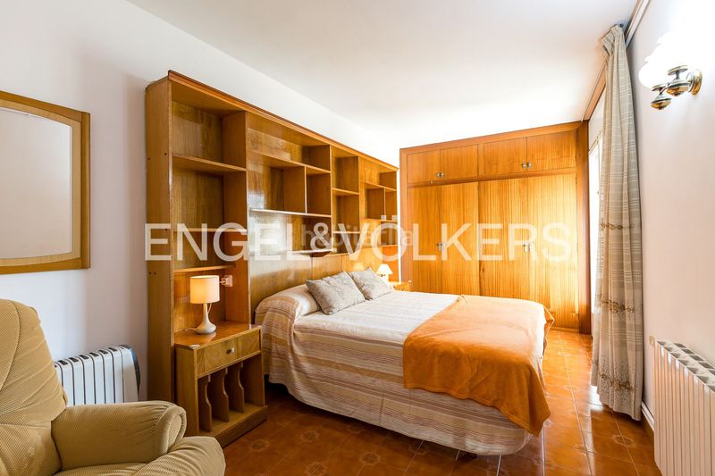 Foto 459fbcae-0848-43d3-b5e2-12f49f3df299. Piso amplio piso de 4 dormitorios con gran potencial y opción de parking cerca del centro en Sitges