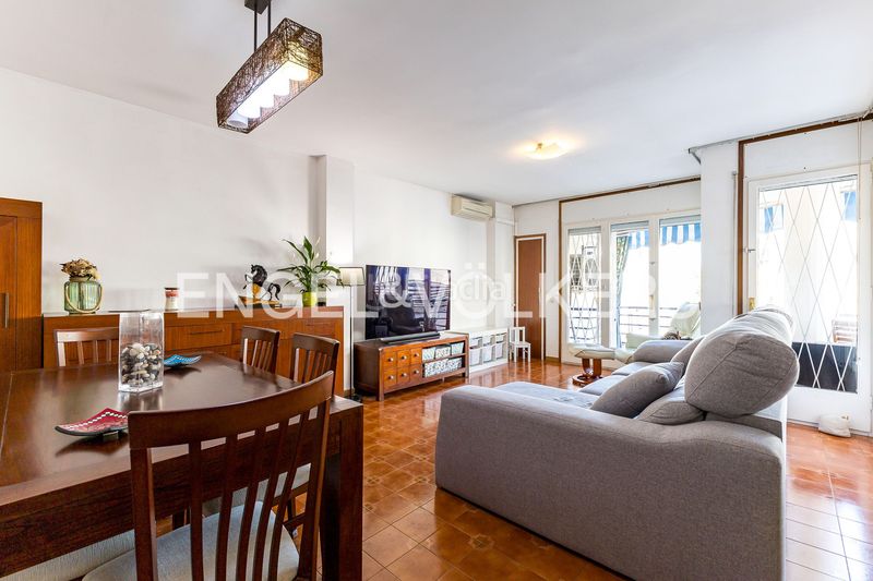 Foto 4b8a07f5-4e02-4a29-9614-a226cb2d06d3. Piso amplio piso de 4 dormitorios con gran potencial y opción de parking cerca del centro en Sitges