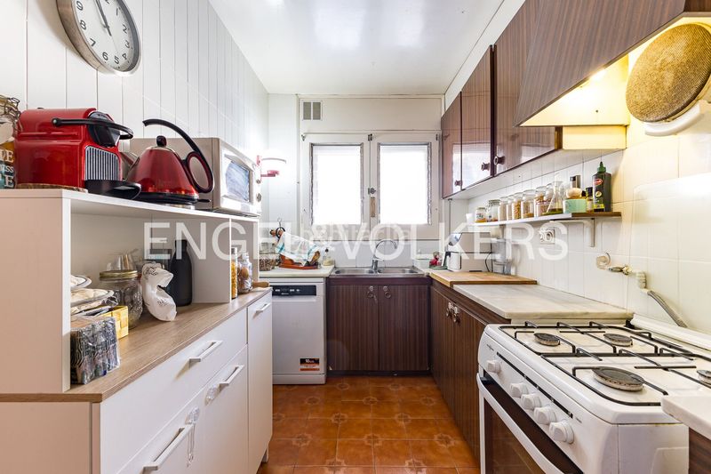 Foto 6c0d495c-7327-43df-83f3-91ae9410a564. Piso amplio piso de 4 dormitorios con gran potencial y opción de parking cerca del centro en Sitges