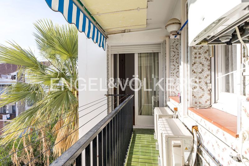 Foto 7cbf71b2-9c8b-4e8d-9bf8-b65a5ebab155. Piso amplio piso de 4 dormitorios con gran potencial y opción de parking cerca del centro en Sitges