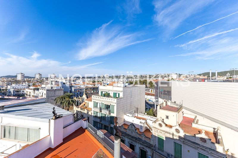 Foto 7cc4795c-8d62-4968-b79c-cf0c5c338f16. Piso amplio piso de 4 dormitorios con gran potencial y opción de parking cerca del centro en Sitges