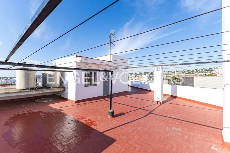 Foto 8853bec6-a869-4aa8-ae1a-44268988d522. Piso amplio piso de 4 dormitorios con gran potencial y opción de parking cerca del centro en Sitges