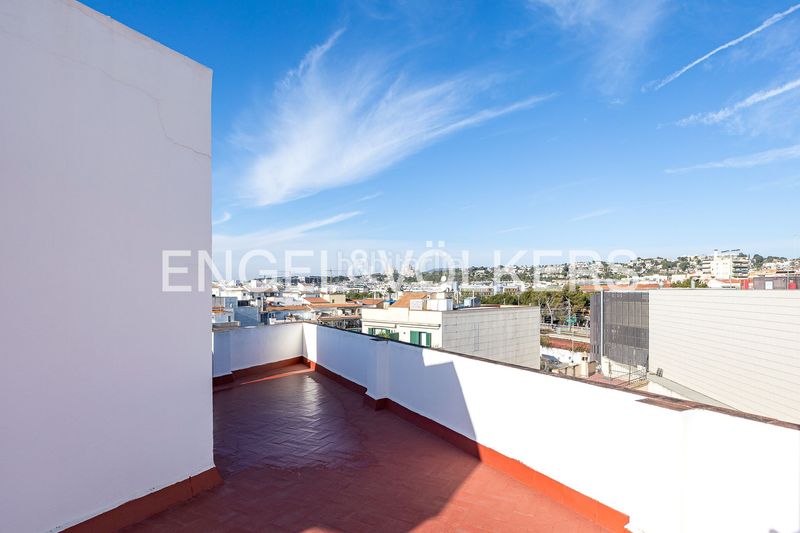 Foto a482093a-ed8d-4214-960f-4add24d73d49. Piso amplio piso de 4 dormitorios con gran potencial y opción de parking cerca del centro en Sitges