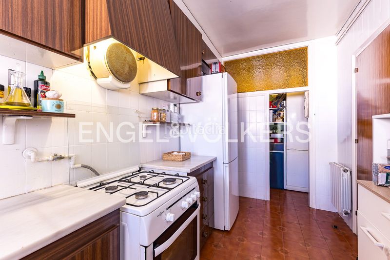 Foto b1f9df5b-46d9-493d-a384-d0d1f3049739. Piso amplio piso de 4 dormitorios con gran potencial y opción de parking cerca del centro en Sitges