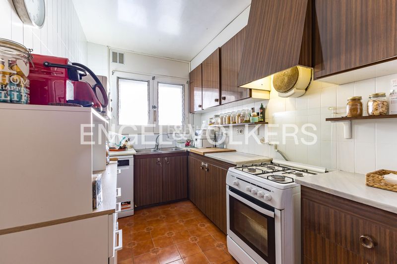 Foto dff522a5-0737-468d-9f9b-2310069557a0. Piso amplio piso de 4 dormitorios con gran potencial y opción de parking cerca del centro en Sitges