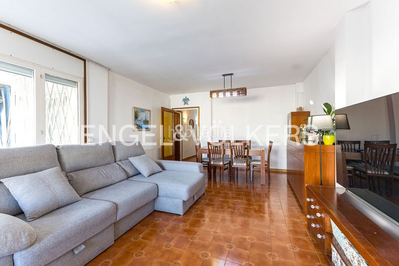 Foto fae26839-f8b6-4aba-a0a8-d16c7a8b9808. Piso amplio piso de 4 dormitorios con gran potencial y opción de parking cerca del centro en Sitges