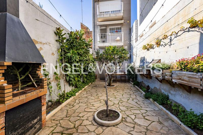 Foto 3d72f1b9-b189-49c3-abe2-a54bbc68b9e0. Casa amb calefacció aparcament a Centre-Estació Gavà