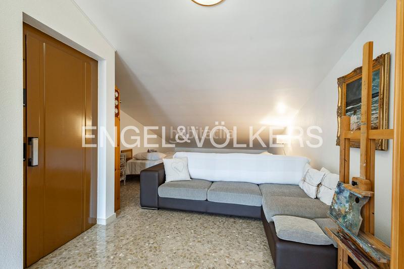 Foto 8c49e0df-bb3d-4b20-a523-e5f01bfd1d7a. Casa amb calefacció aparcament a Centre-Estació Gavà