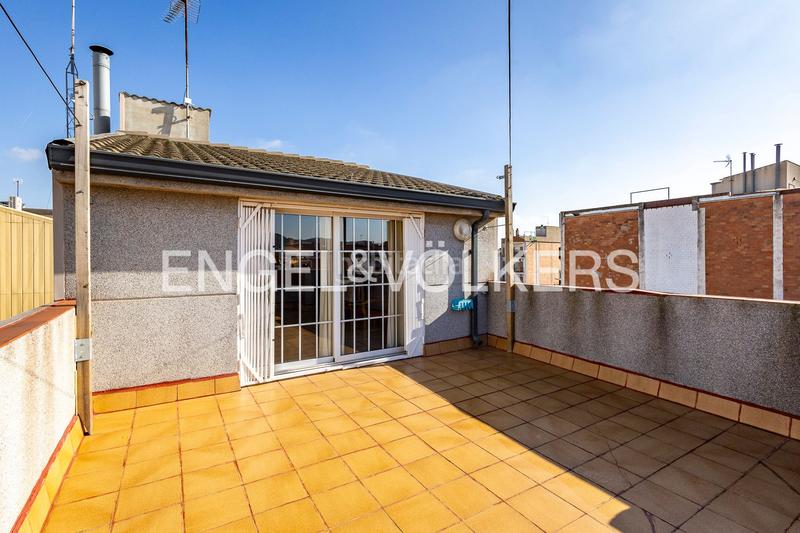 Foto 8c7da5b1-0c91-4c1a-957f-440c500c1fb9. Casa amb calefacció aparcament a Centre-Estació Gavà