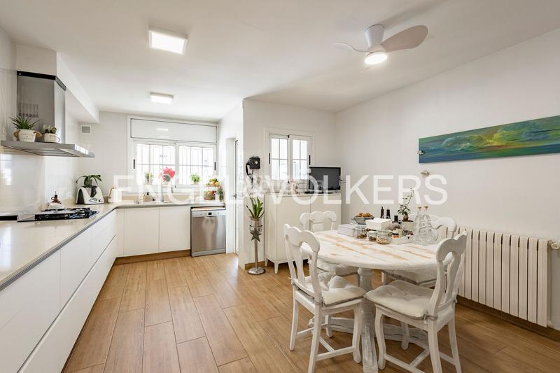 Foto bb2a4f35-aadd-4d7c-b594-2f4790c387db. Casa amb calefacció aparcament a Centre-Estació Gavà