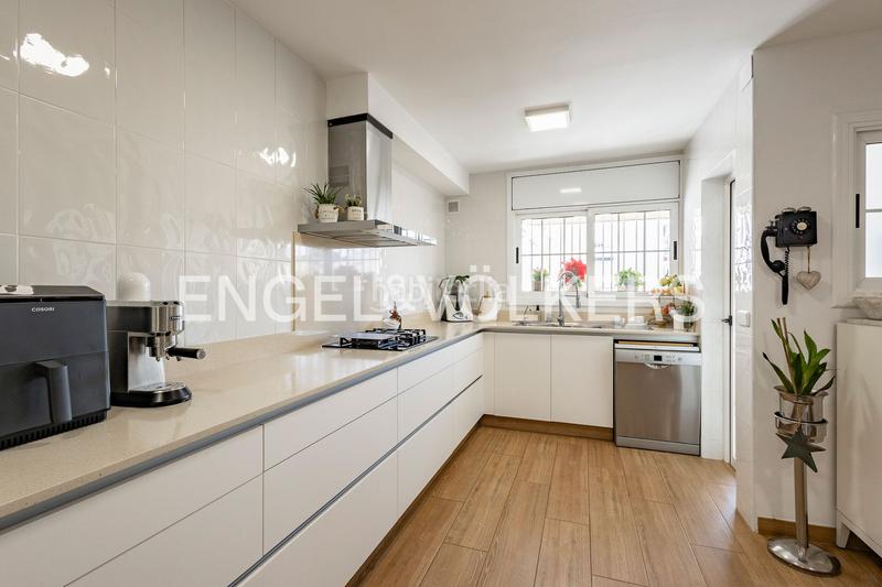 Foto bf56e58c-6ac9-4d55-bbbe-f98b60ab089c. Casa amb calefacció aparcament a Centre-Estació Gavà