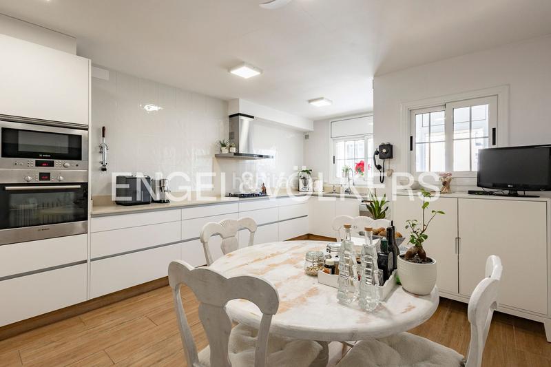 Foto c1a12fd4-b7be-49e2-8167-0ecb8994a4bf. Casa amb calefacció aparcament a Centre-Estació Gavà