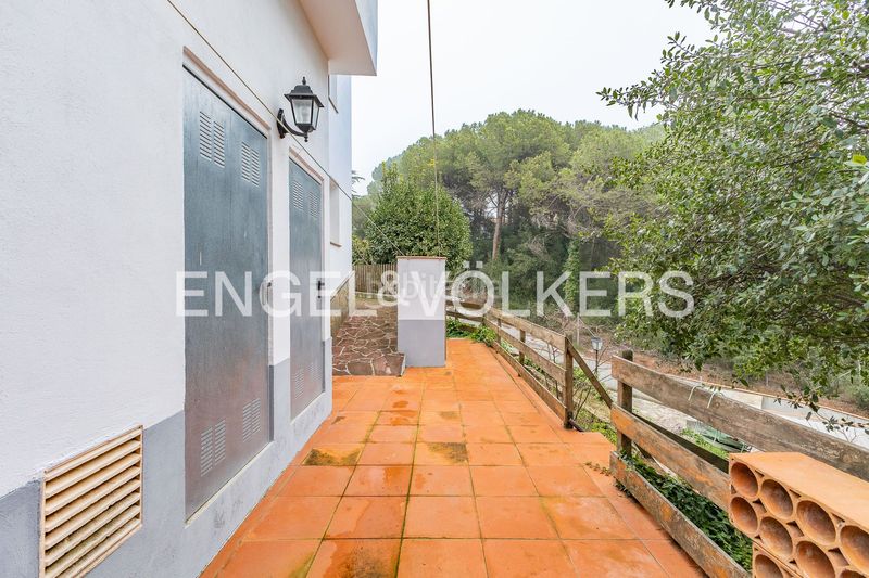 Foto 7d78bd70-35a2-461f-b3be-f7426f90b575. Casa amb calefacció aparcament a Vacarisses