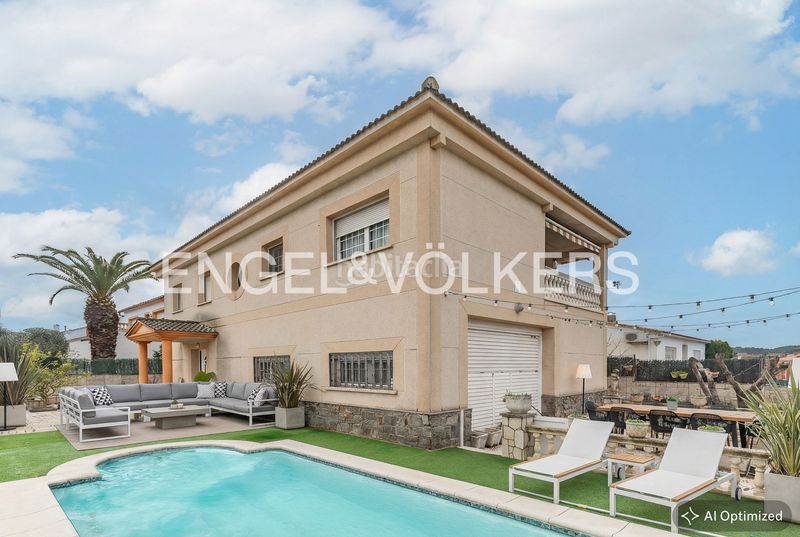 Foto 4bb407cf-e613-4f6c-a931-1d9bdd5c9c9f. Casa amb calefacció piscina a Polinyà