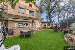 Casa  Carrer montjuïc. Exclusiva casa unifamiliar en la zona el pinar