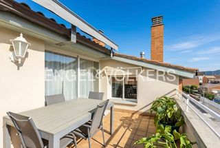 Duplex in Zona Esportiva. Duplex con gran terraza y parking