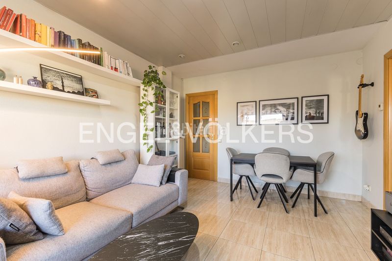 Foto 08902cee-098a-4632-9f74-ff3ba07d4009. Ático exclusivo ático con vistas a montaña en Font de la Guatlla, lujo y comodidad en el corazón de la ciudad en Barcelona