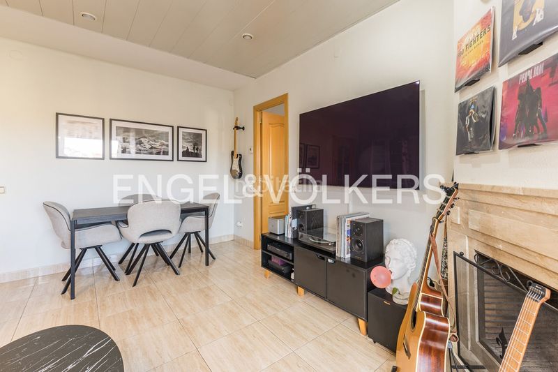 Foto 764968fb-de4e-4cf4-8f17-f064b53484dd. Ático exclusivo ático con vistas a montaña en Font de la Guatlla, lujo y comodidad en el corazón de la ciudad en Barcelona