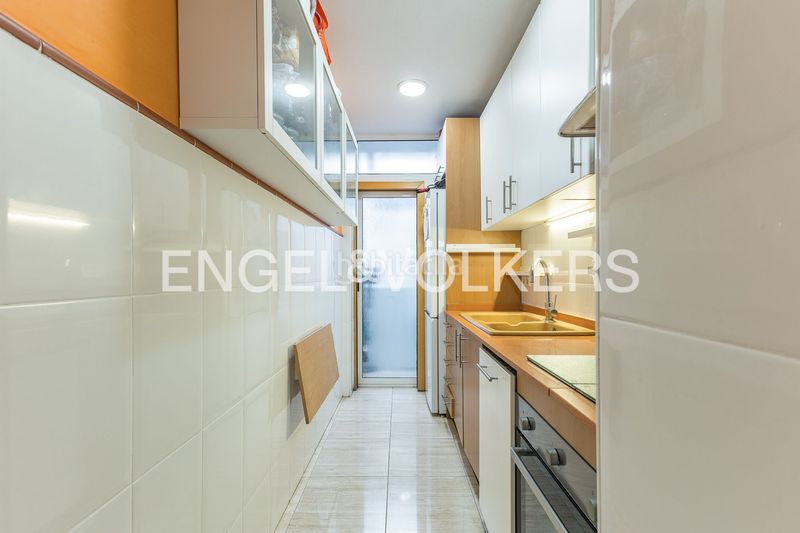 Foto d5219170-bbb4-4088-b47d-dda862da2625. Ático exclusivo ático con vistas a montaña en Font de la Guatlla, lujo y comodidad en el corazón de la ciudad en Barcelona