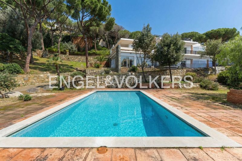 Foto 00ae2877-26ae-4e12-a764-a113bed16059. Casa amb calefacció aparcament piscina a Premià de Dalt