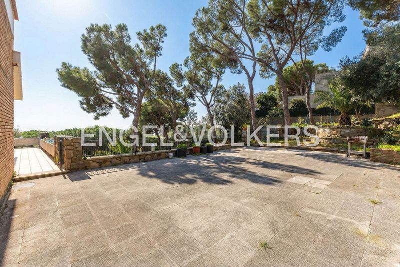 Foto 4b1a8ca5-e184-40be-b067-7d1e4fafc6ed. Casa amb calefacció aparcament piscina a Premià de Dalt