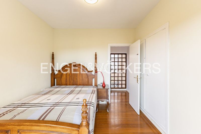 Foto 6bd6104f-6649-462d-a641-50b7494de183. Casa amb calefacció aparcament piscina a Premià de Dalt