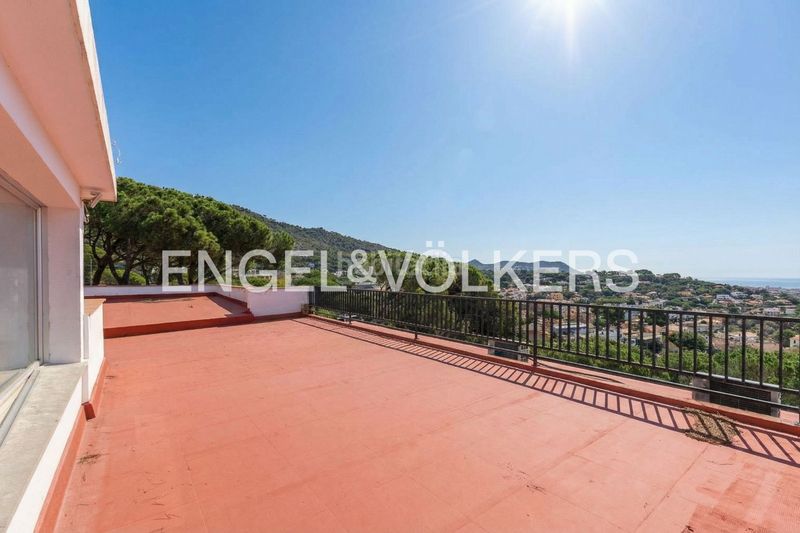 Foto a4c68b28-e838-4599-b12c-6b4b097bc11a. Casa amb calefacció aparcament piscina a Premià de Dalt