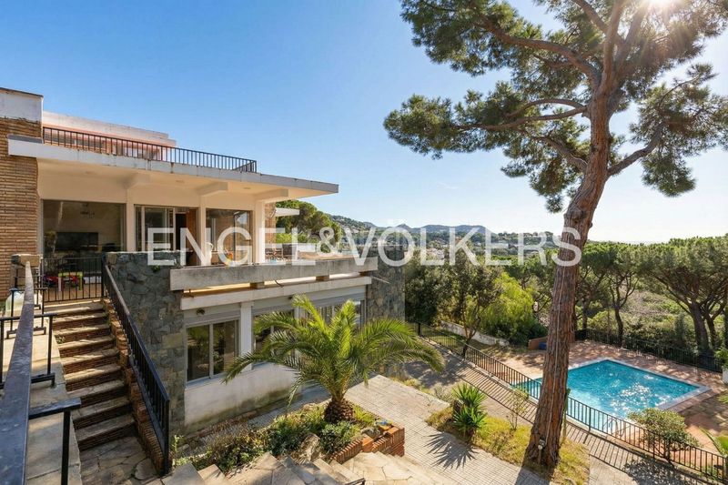 Foto a61a461e-8f98-498a-866c-4d230d3a87a0. Casa amb calefacció aparcament piscina a Premià de Dalt
