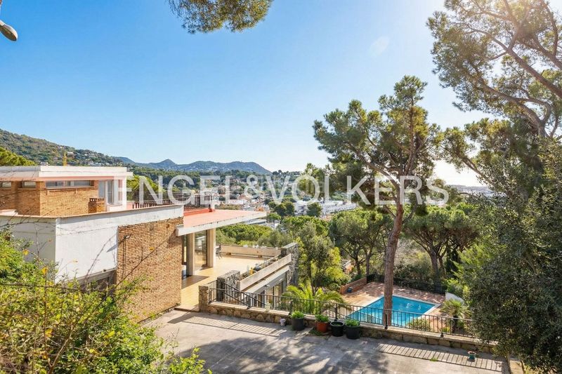 Foto c9c756b2-4da0-4186-94af-8eeb4bd4062b. Casa amb calefacció aparcament piscina a Premià de Dalt