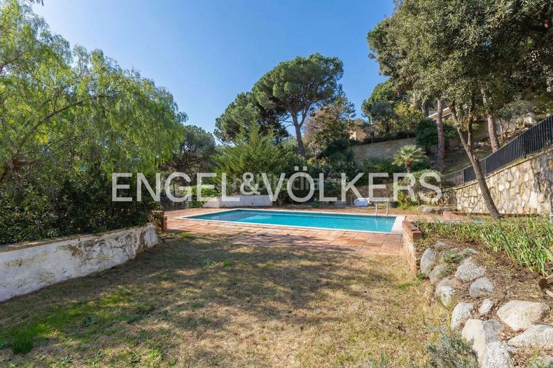 Foto d767e791-7ac4-43a7-a15d-369aae2e659a. Casa amb calefacció aparcament piscina a Premià de Dalt