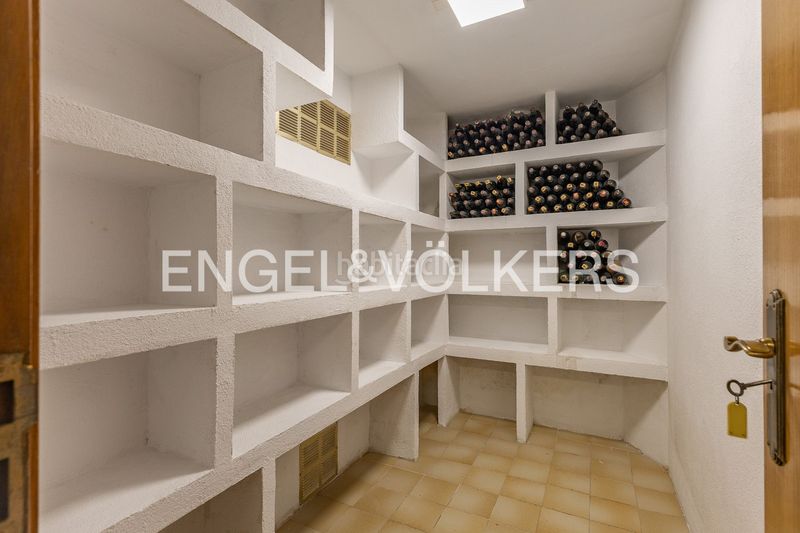 Foto 1716baf6-082a-4736-880d-fe1658b31de4. Alquiler casa imponente casa de diseño único con piscina cubierta y jardín en Sant Cugat del Vallès