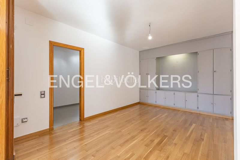 Foto 22a6e2f0-fc19-41b2-9afc-5aa08b809b0a. Alquiler casa imponente casa de diseño único con piscina cubierta y jardín en Sant Cugat del Vallès