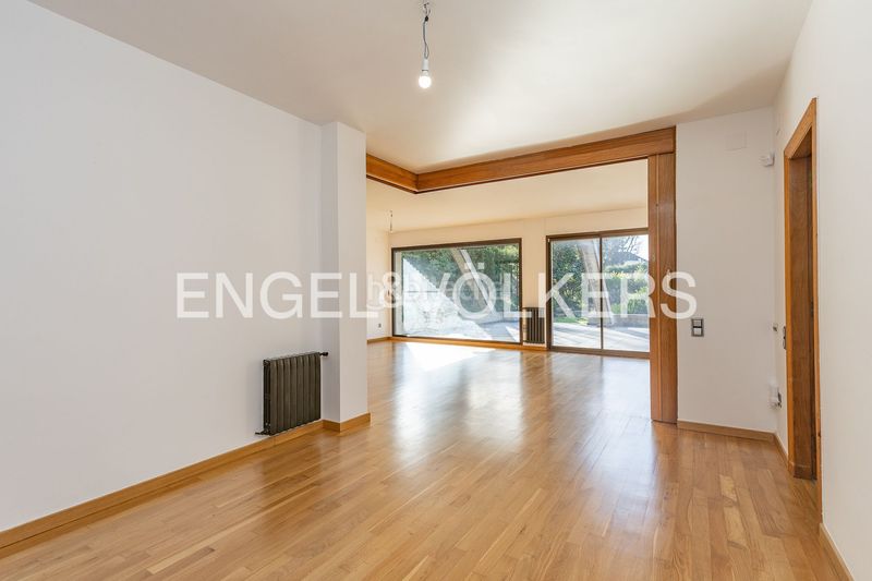 Foto 53ca4f65-9f31-472f-ab18-cbc12d25828e. Alquiler casa imponente casa de diseño único con piscina cubierta y jardín en Sant Cugat del Vallès