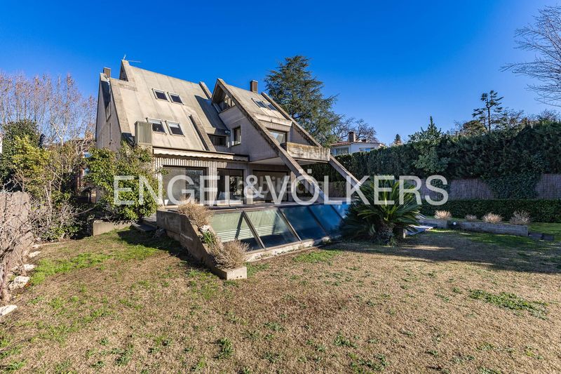 Foto 658c77d1-0971-4528-a9c7-3d2603d40d5f. Alquiler casa imponente casa de diseño único con piscina cubierta y jardín en Sant Cugat del Vallès