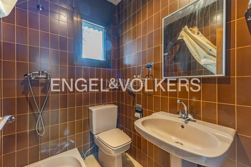 Foto c648d497-8cbd-4158-a5b8-704abee305de. Alquiler casa imponente casa de diseño único con piscina cubierta y jardín en Sant Cugat del Vallès