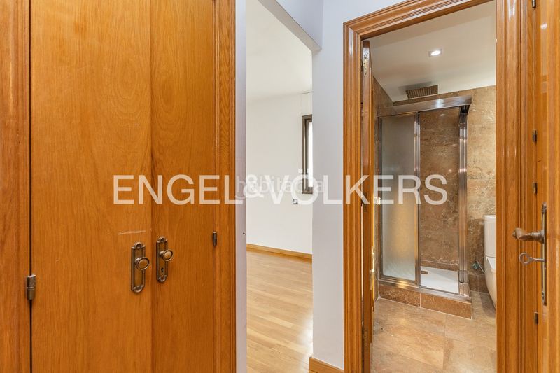Foto de1ef54a-cc1b-4bb7-9356-54566ed1cddb. Alquiler casa imponente casa de diseño único con piscina cubierta y jardín en Sant Cugat del Vallès