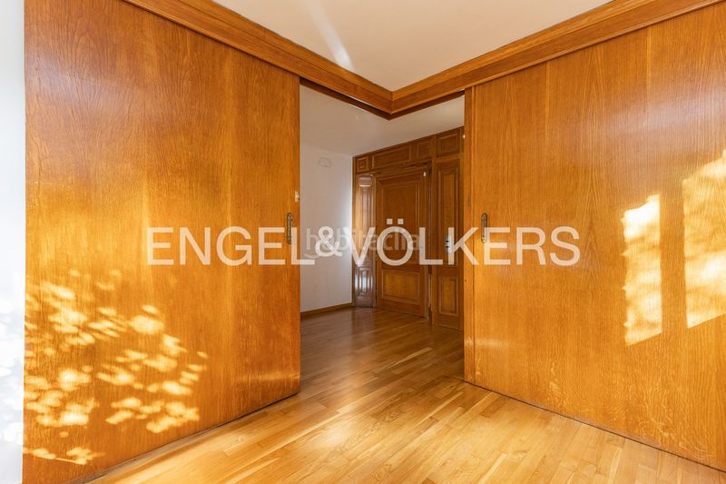 Foto ea92625d-0a38-460b-a82f-b04f05408a65. Alquiler casa imponente casa de diseño único con piscina cubierta y jardín en Sant Cugat del Vallès