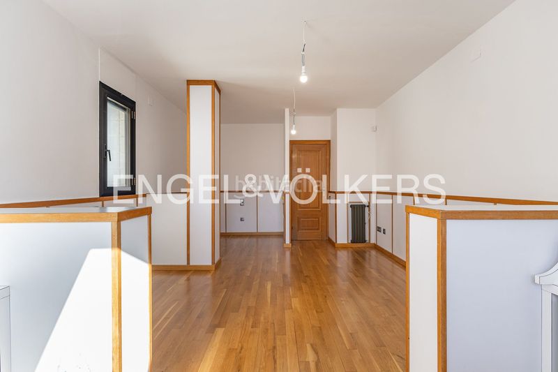 Foto eb556f41-573e-4855-a21d-52bae9228004. Alquiler casa imponente casa de diseño único con piscina cubierta y jardín en Sant Cugat del Vallès