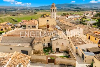 Casa in Granada (La). Propiedad histórica con gran potencial residencial y gastronómic