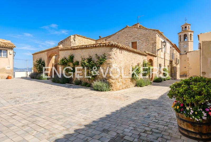 Foto d38dbdfc-0c3b-4fb0-9a20-e8367eb898cd. Casa amb calefacció a Granada (La)