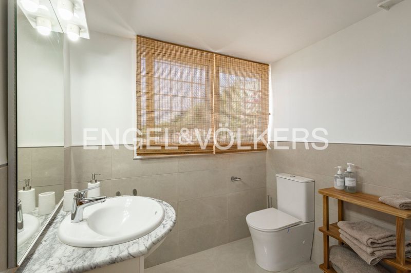Foto 1070f81c-228b-4e06-97d3-2ca3ff6cf6df. Casa adossada amb calefacció piscina a Bruguers Gavà