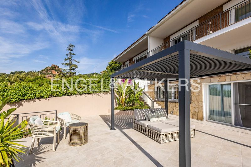 Foto 7825982a-8814-413d-86ca-33e6812e6a39. Casa adossada amb calefacció piscina a Bruguers Gavà